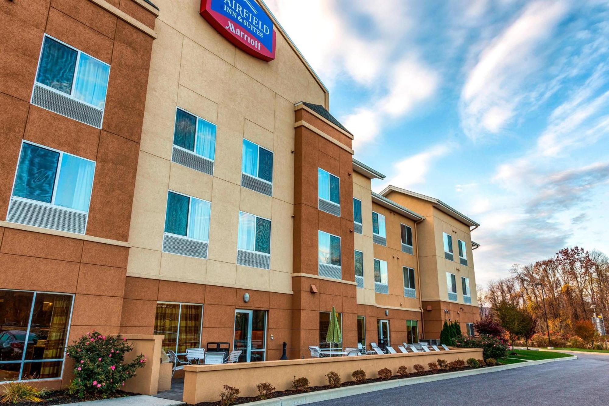 Fairfield Inn & Suites By Marriott Harrisburg West/Ню Къмбърланд Екстериор снимка