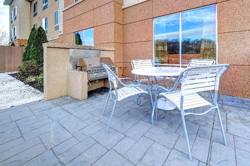 Fairfield Inn & Suites By Marriott Harrisburg West/Ню Къмбърланд Екстериор снимка