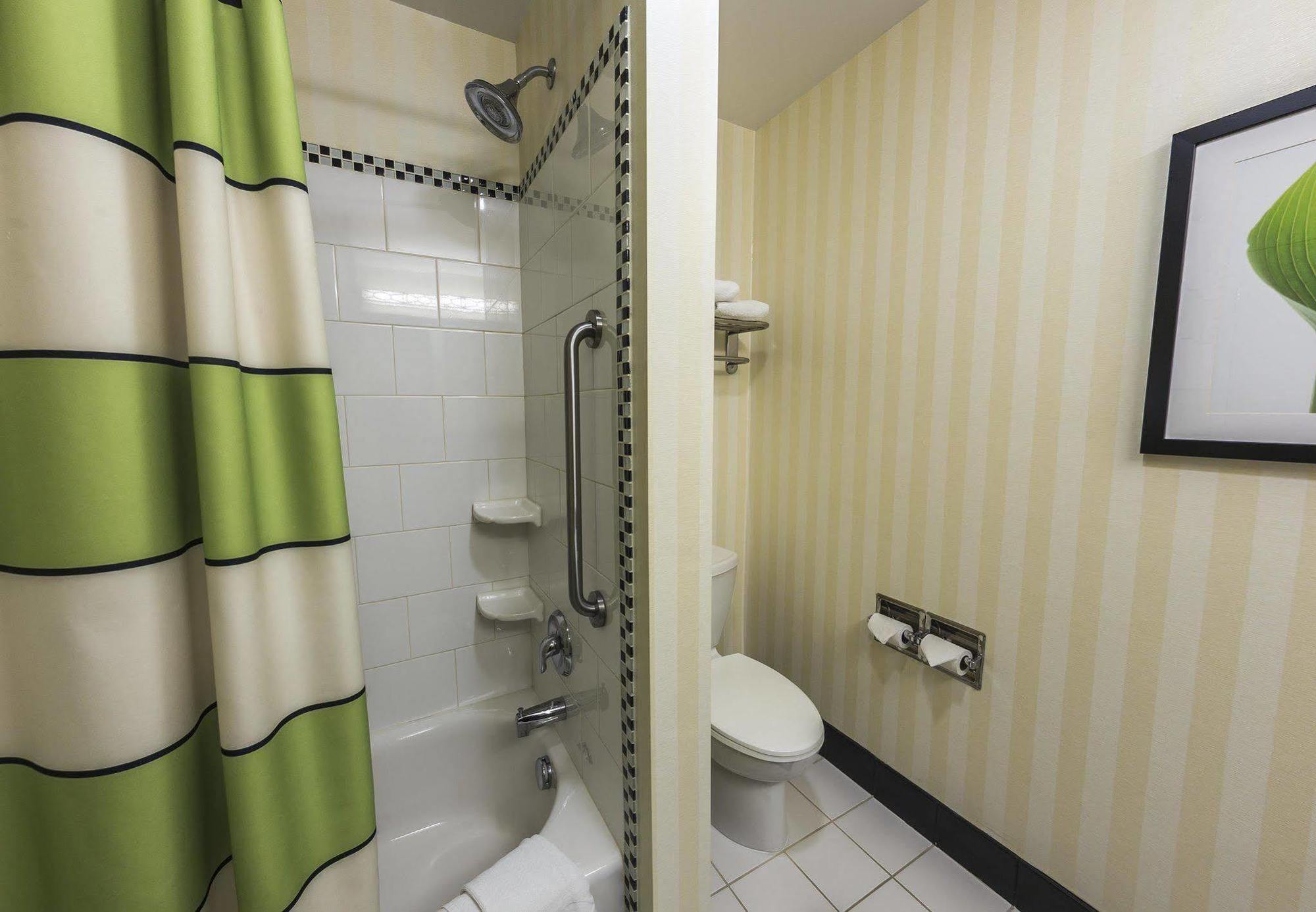 Fairfield Inn & Suites By Marriott Harrisburg West/Ню Къмбърланд Екстериор снимка